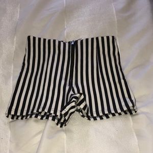 Stripes high waisted shorts